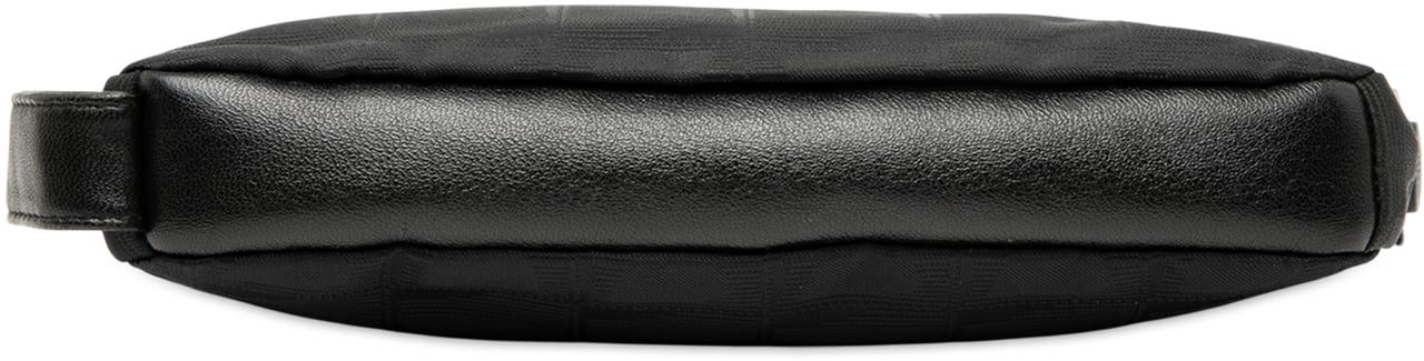 Chanel New Travel Line Nylon Wristlet Clutch Zwart