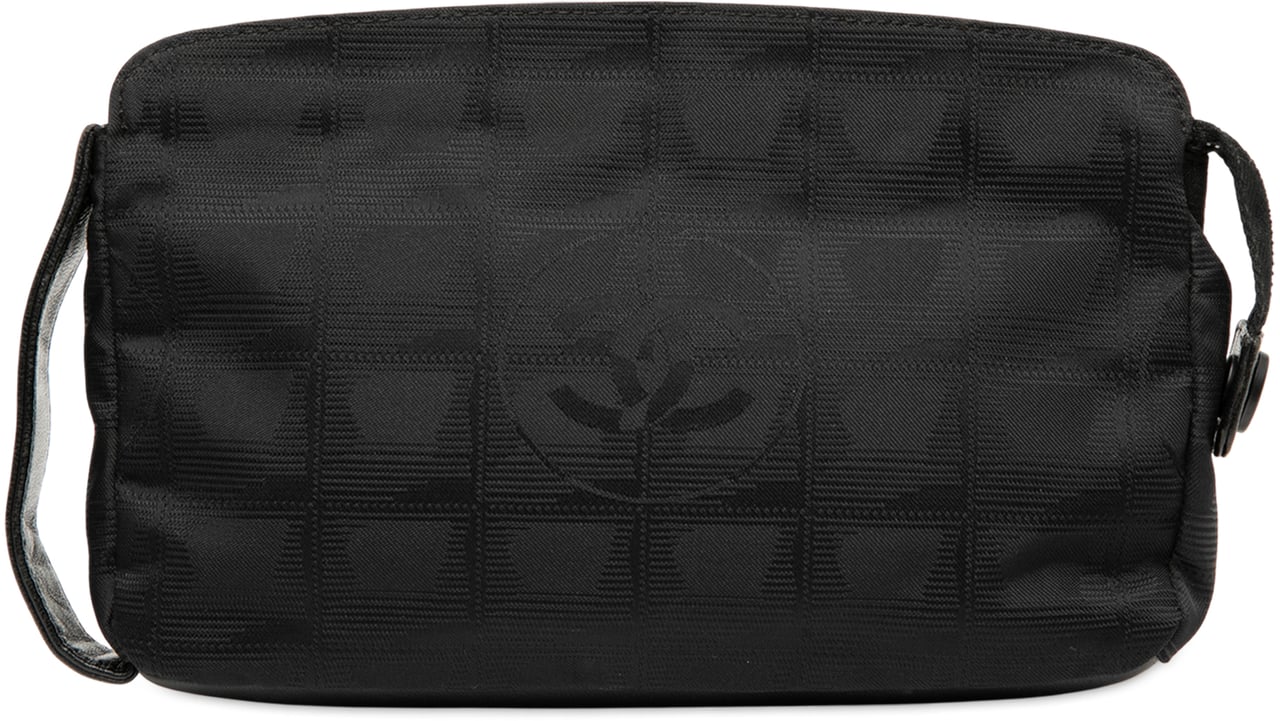 Chanel New Travel Line Nylon Wristlet Clutch Zwart