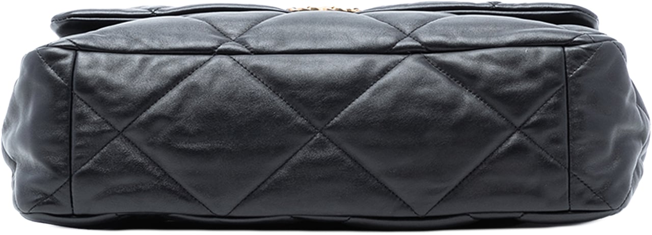 Chanel Maxi Lambskin 19 Flap Zwart