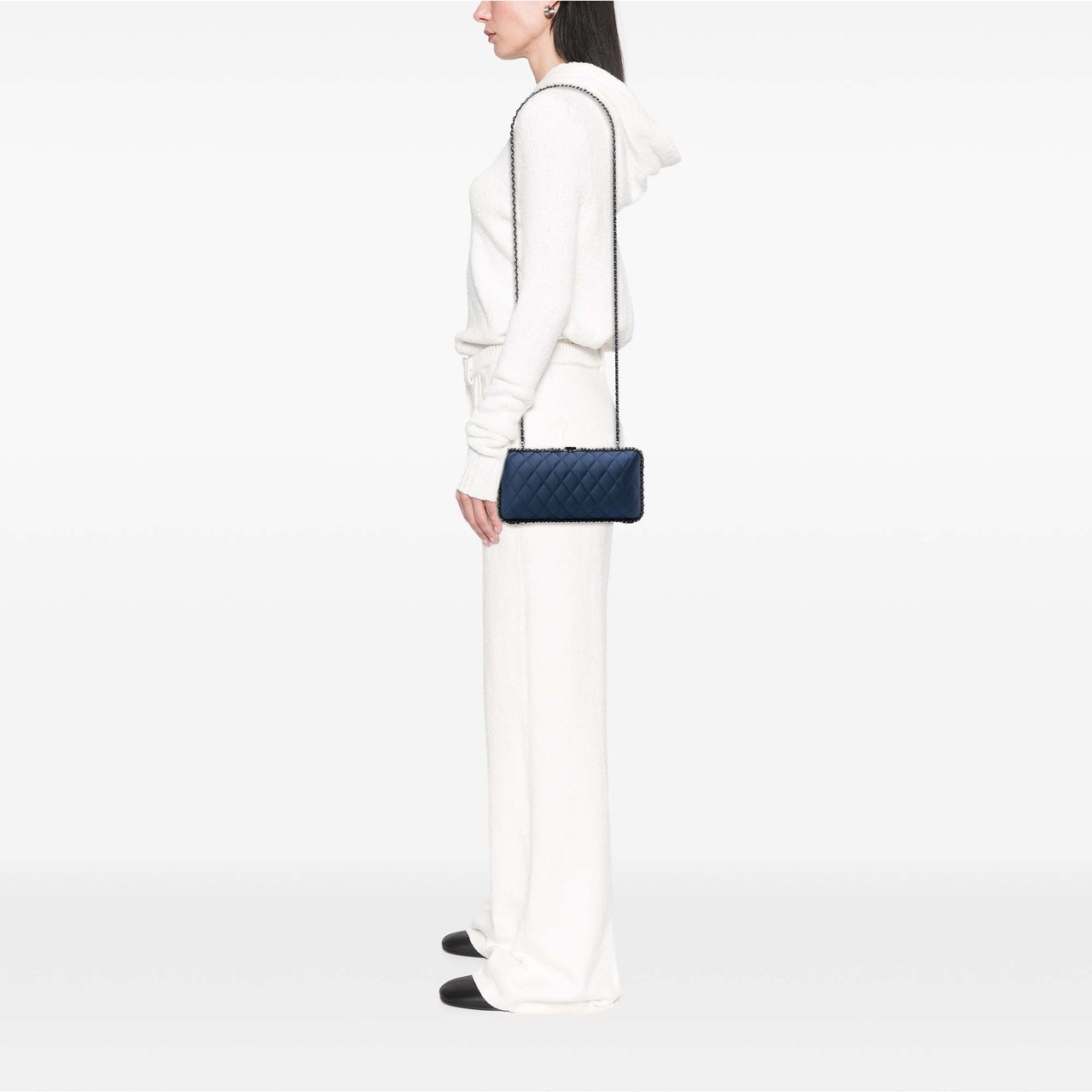 Chanel Quilted Satin Chain Around Clutch Blauw