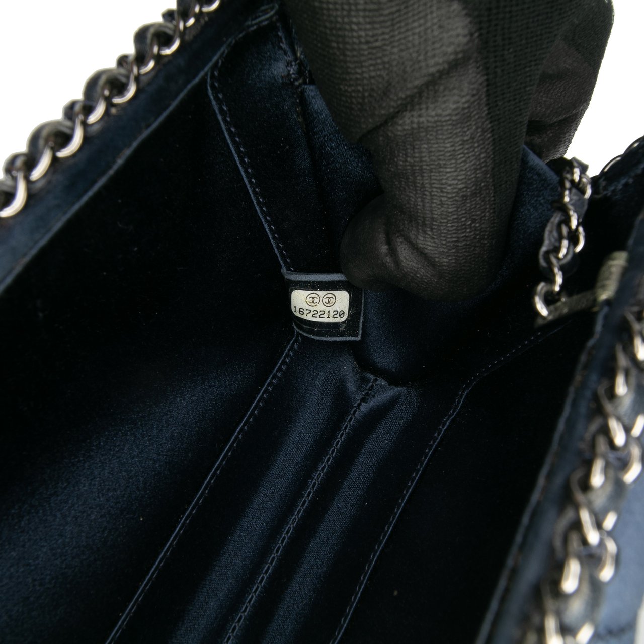 Chanel Quilted Satin Chain Around Clutch Blauw