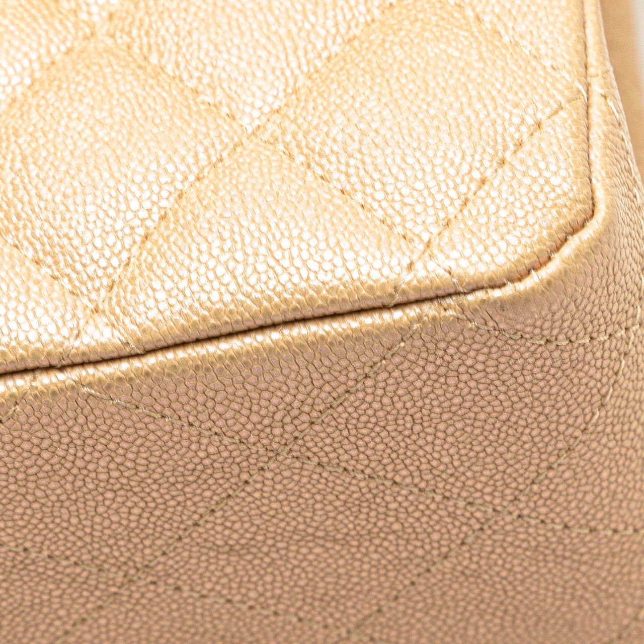 Chanel Medium Classic Iridescent Caviar Double Flap Bruin