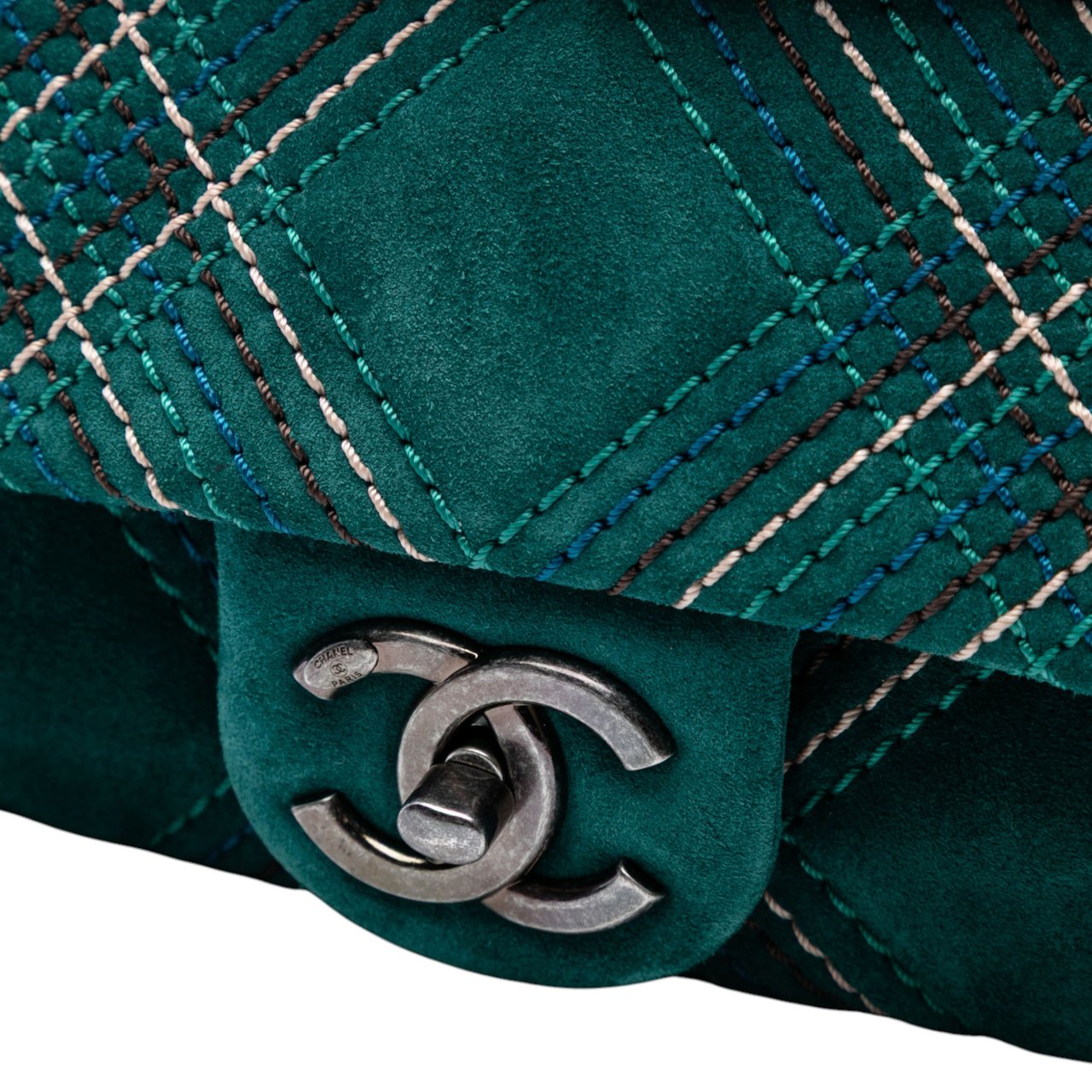 Chanel Paris Edinburgh Medium Stitched Suede Saltire Single Flap Groen