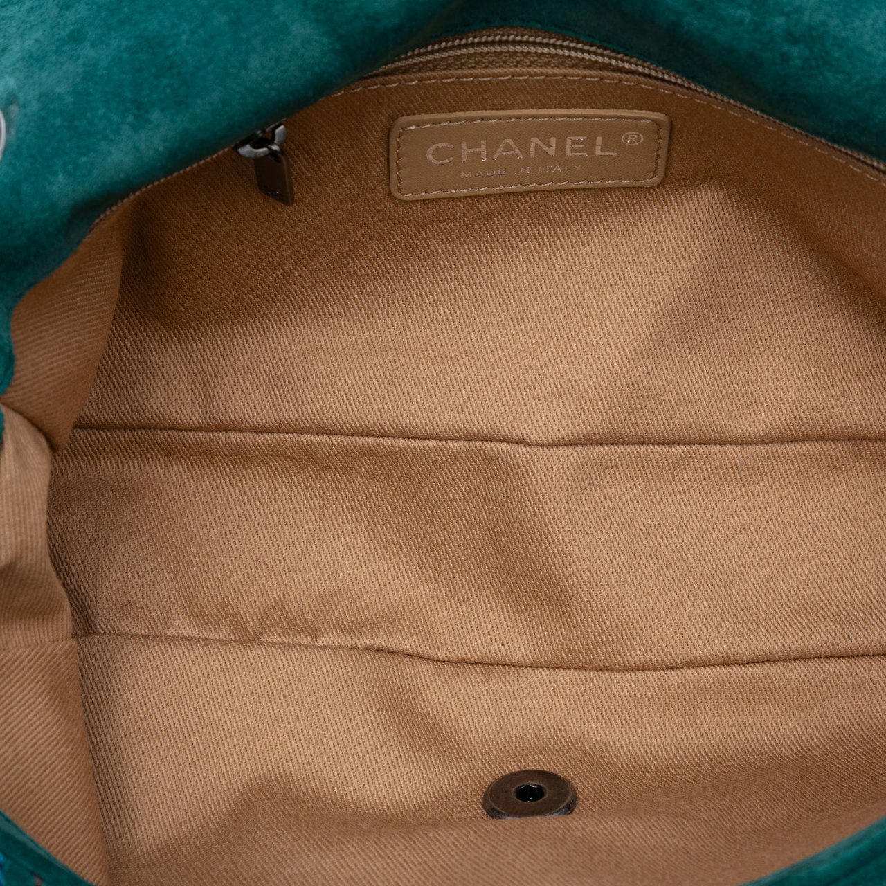 Chanel Paris Edinburgh Medium Stitched Suede Saltire Single Flap Groen