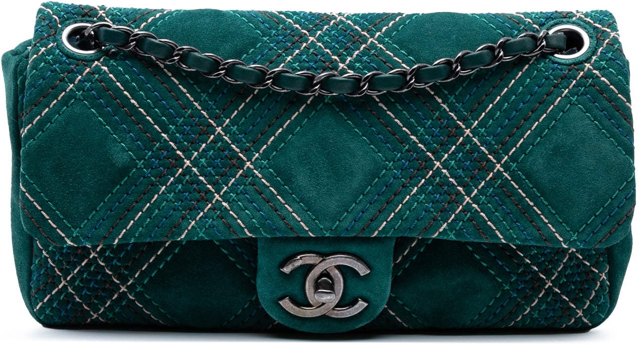 Chanel Paris Edinburgh Medium Stitched Suede Saltire Single Flap Groen