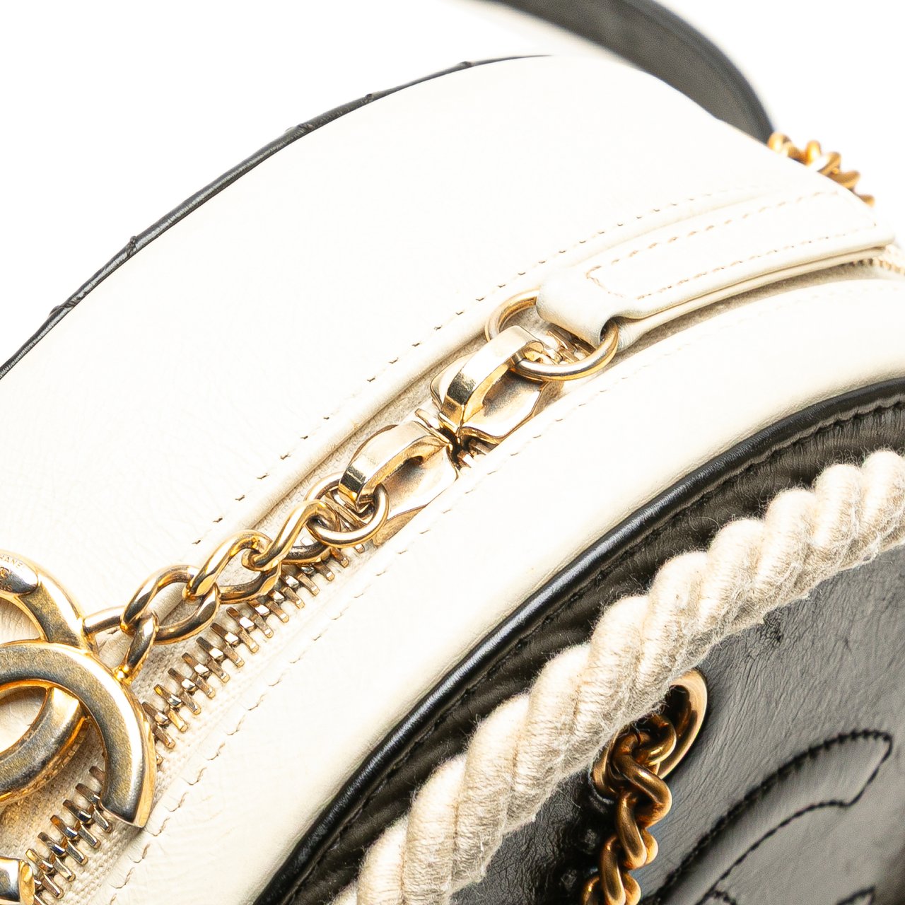 Chanel Crumpled Calfskin En Vogue Round Bag Zwart