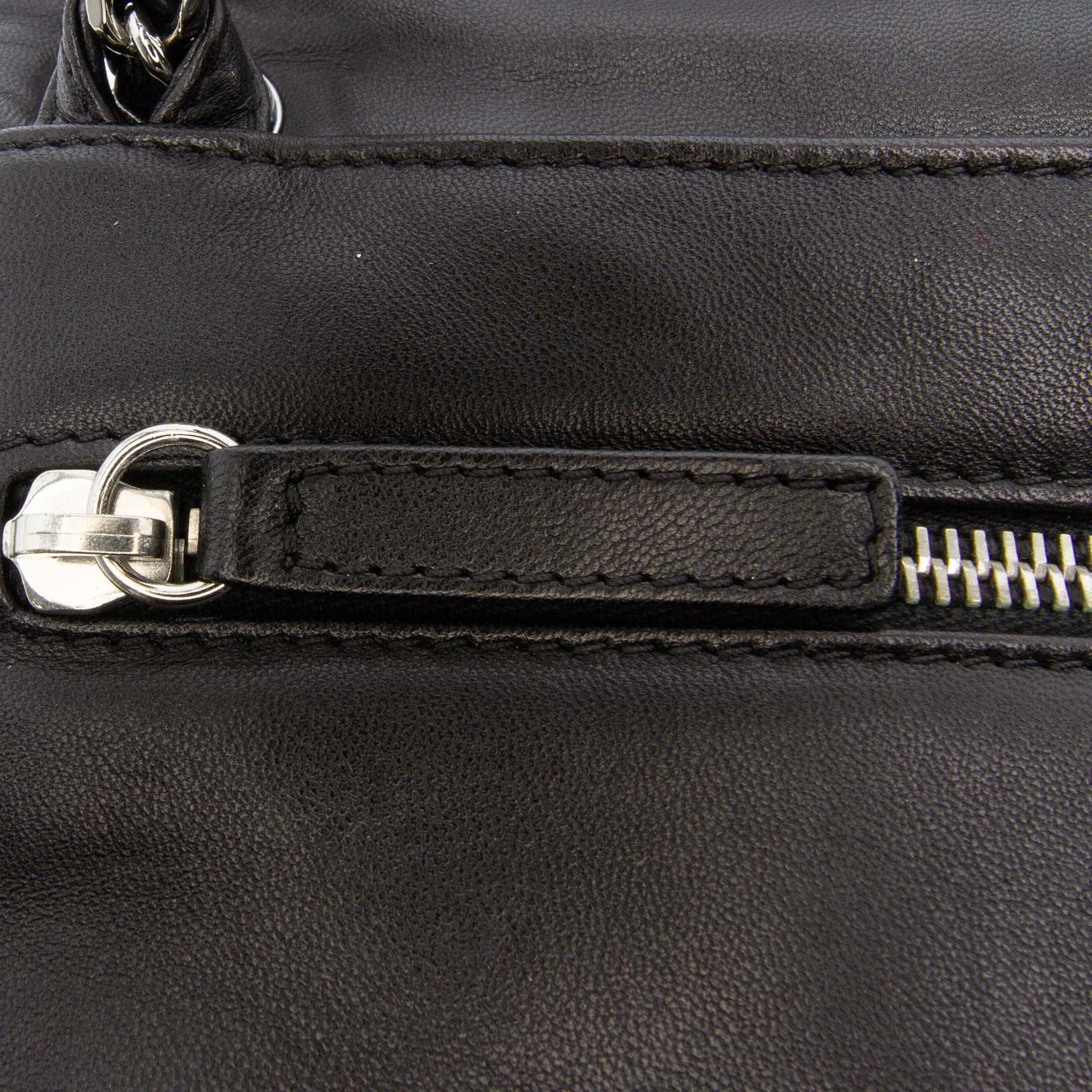 Chanel Quilted Metallic Distressed Lambskin CC Crystal Flap Zwart