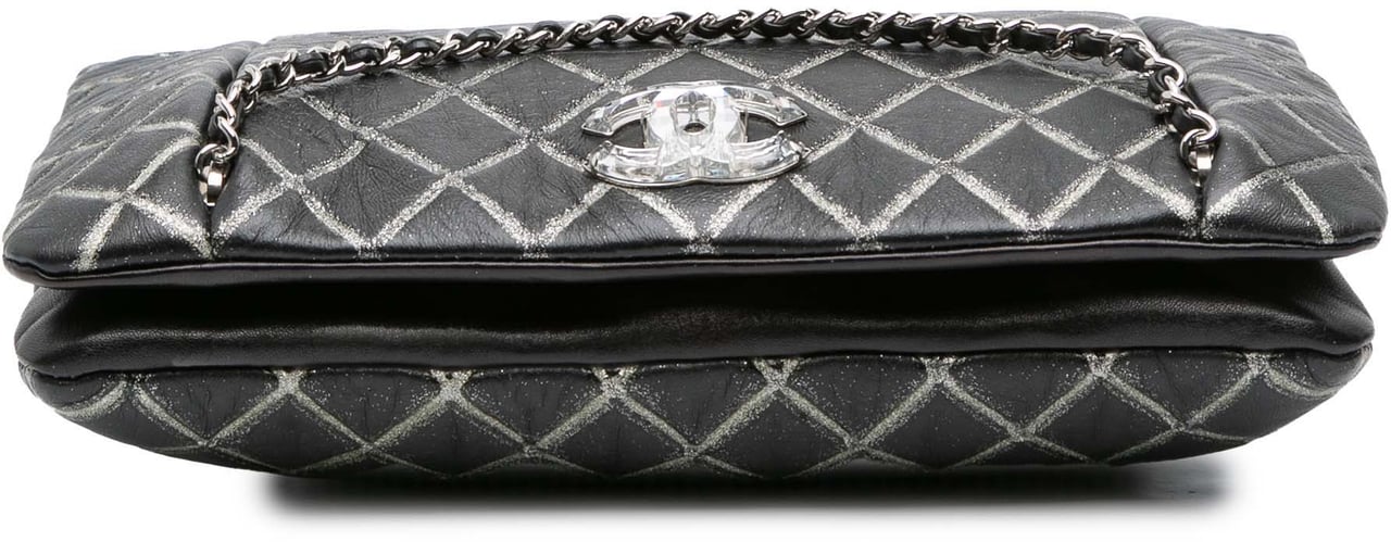 Chanel Quilted Metallic Distressed Lambskin CC Crystal Flap Zwart