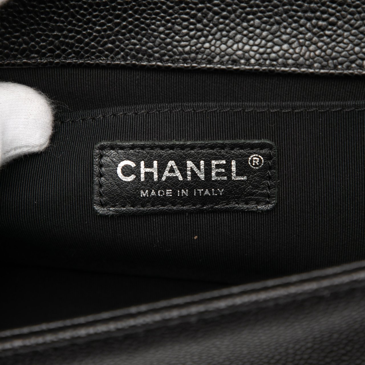 Chanel Old Medium Quilted Caviar Boy Flap Zwart