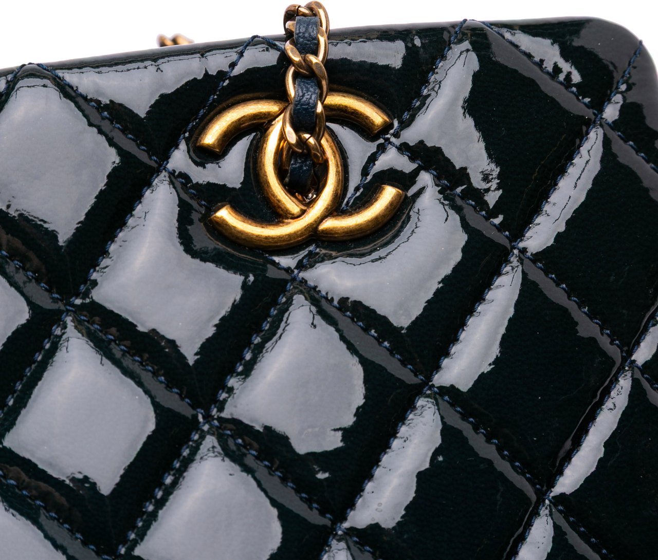 Chanel Paris Salzburg Patent and Goatskin CC Eyelet Tote Blauw