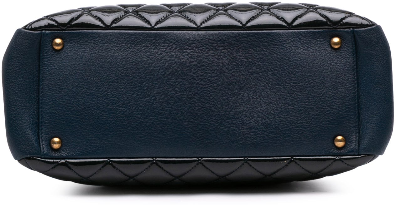 Chanel Paris Salzburg Patent and Goatskin CC Eyelet Tote Blauw