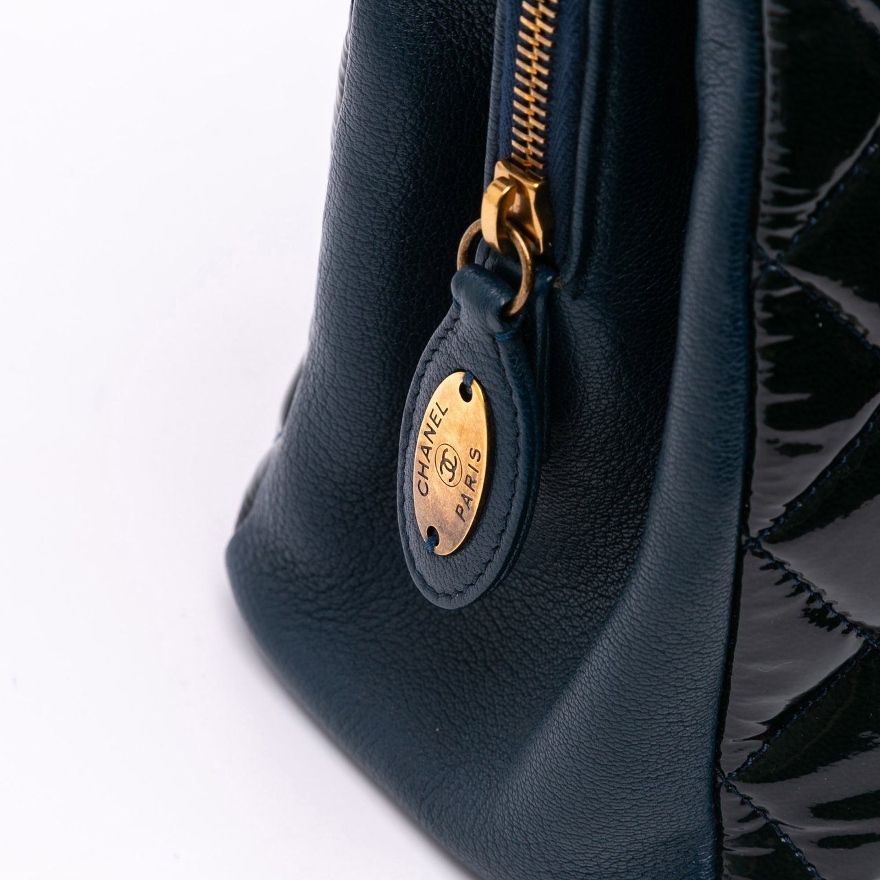 Chanel Paris Salzburg Patent and Goatskin CC Eyelet Tote Blauw