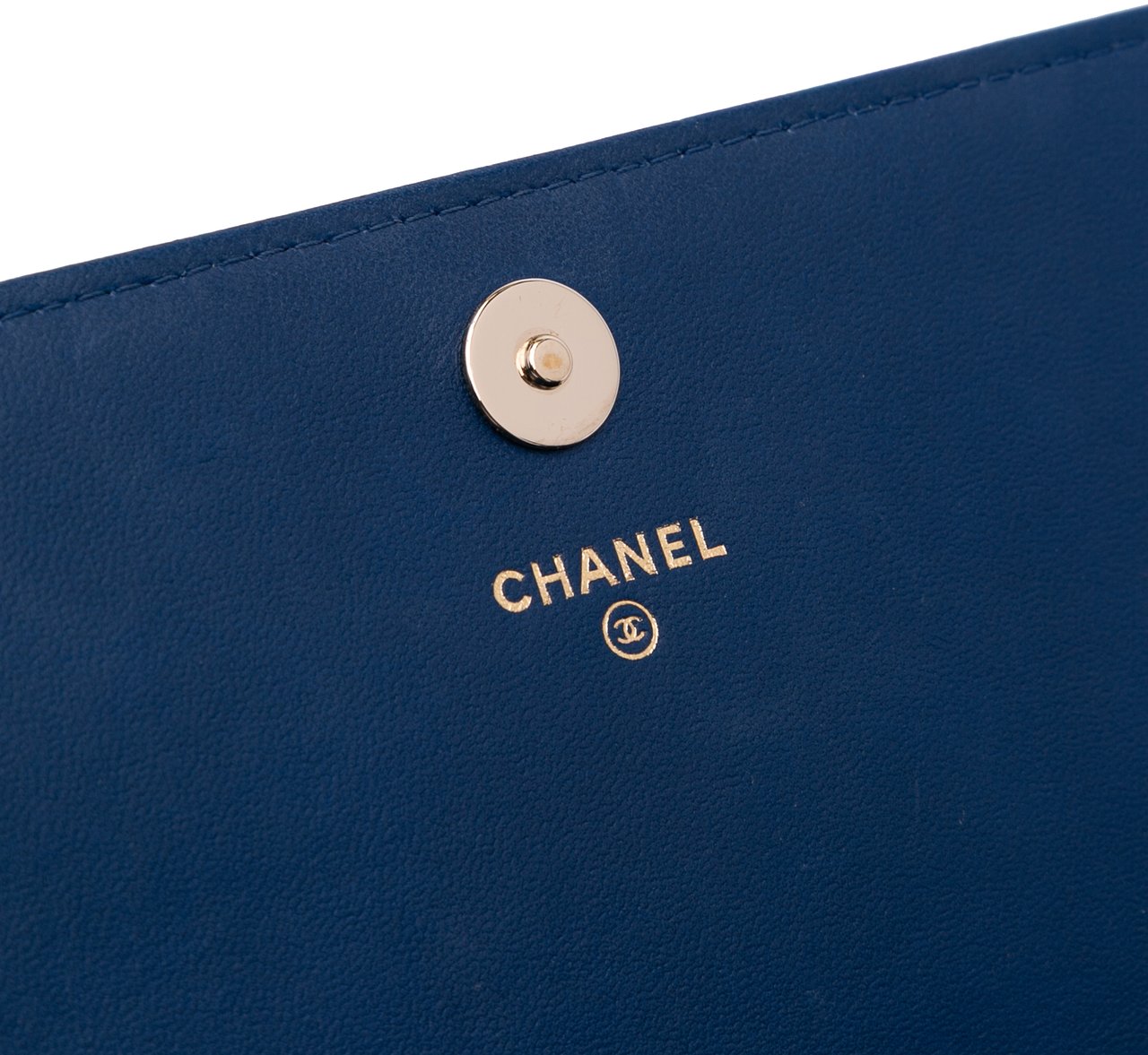 Chanel Quilted Lambskin Square Wallet on Chain Blauw