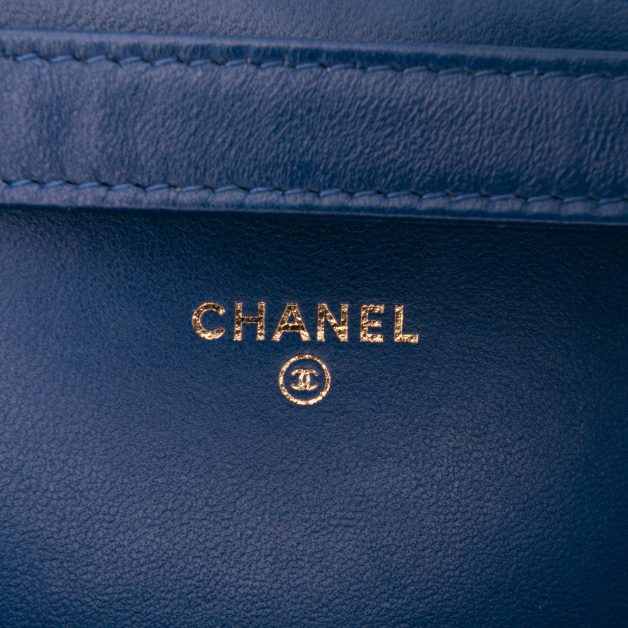 Chanel Quilted Lambskin Square Wallet on Chain Blauw