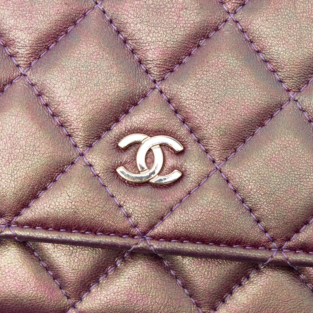 Chanel CC Quilted Iridescent Lambskin Wallet on Chain Paars