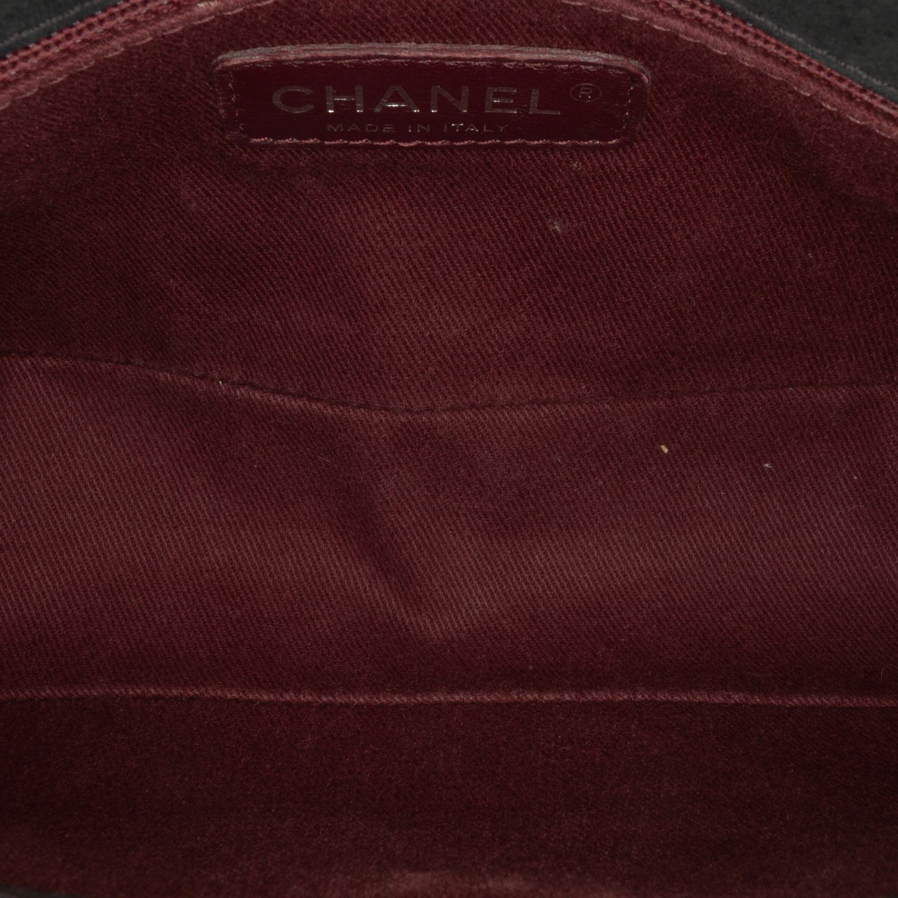 Chanel Chocolate Bar Iridescent Calfskin Bubble Flap Zwart