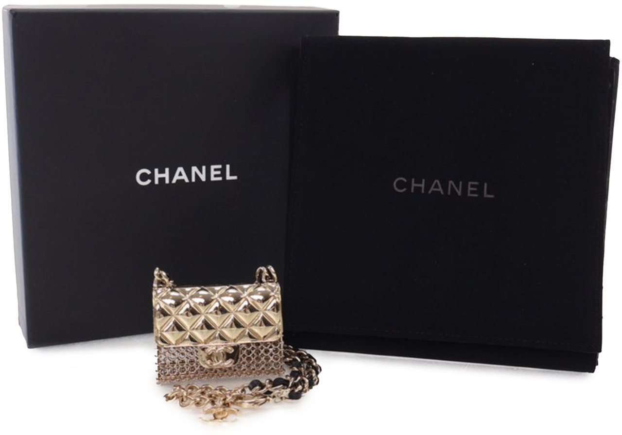 Chanel Leather and Gold Plated Classic Flap Bag Pendant Necklace Goud