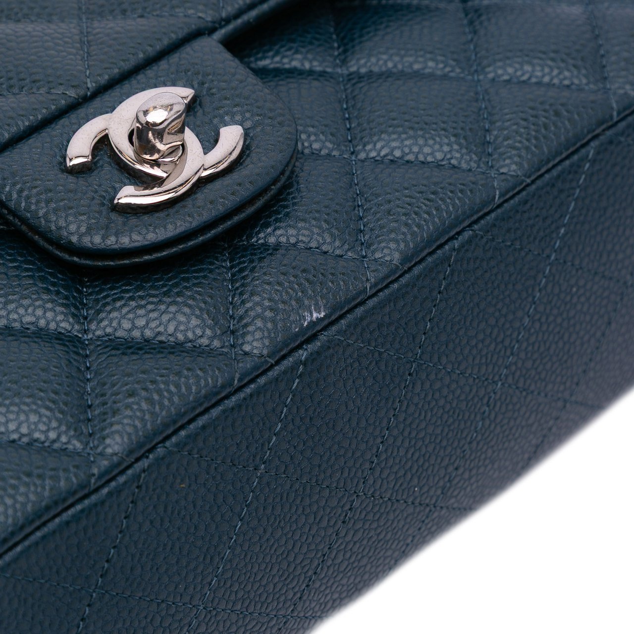 Chanel Medium Classic Caviar Double Flap Blauw