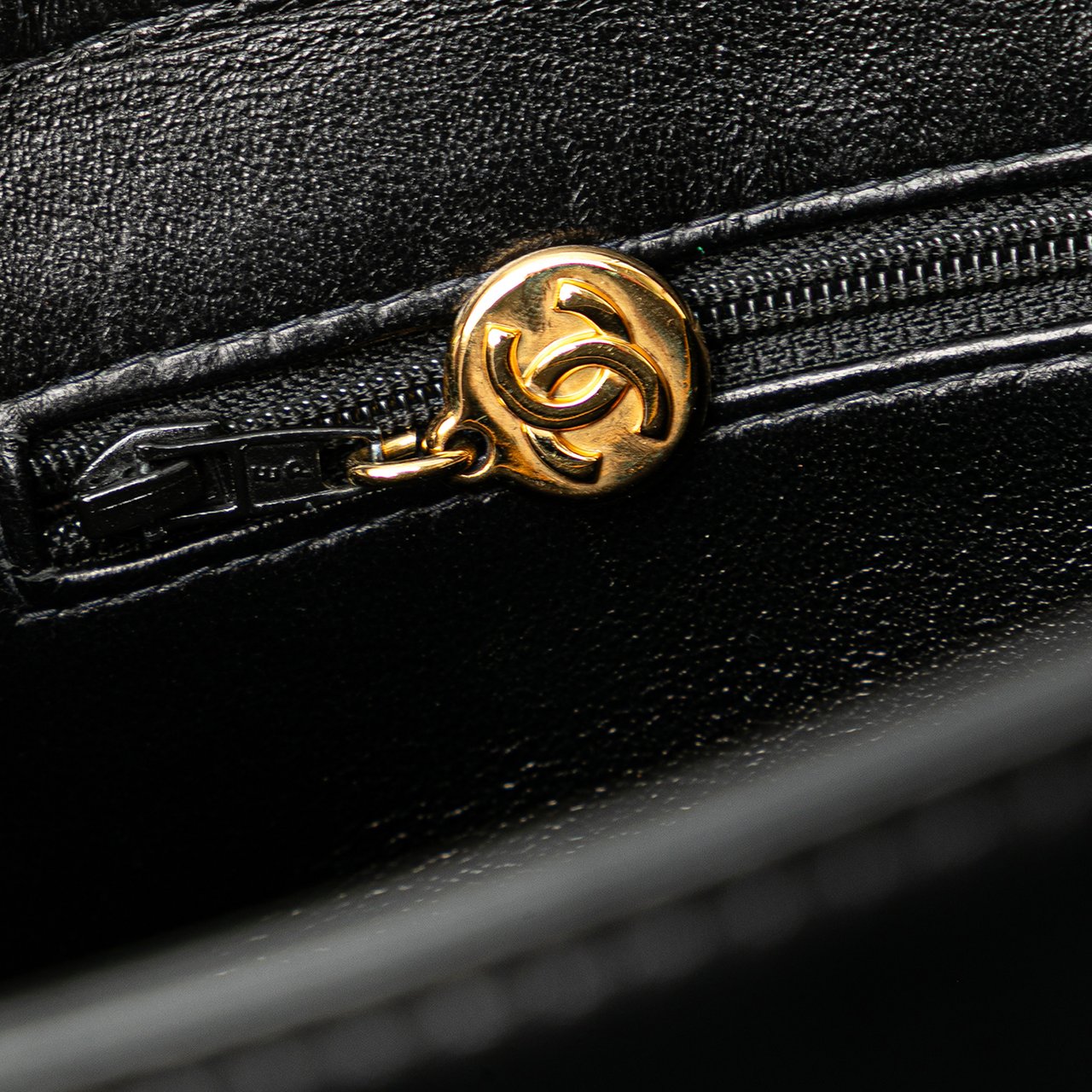 Chanel Lambskin Logo Tote Zwart