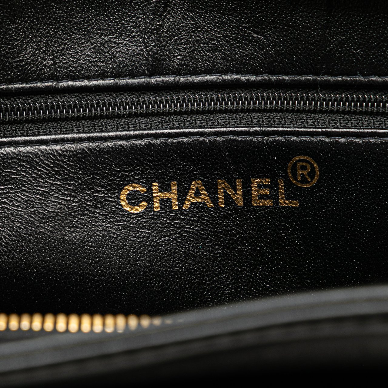 Chanel Lambskin Logo Tote Zwart