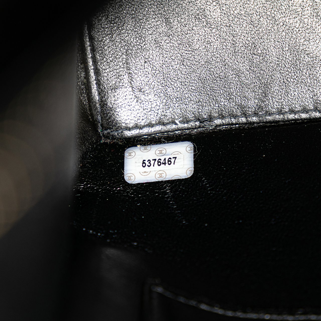 Chanel Lambskin Logo Tote Zwart