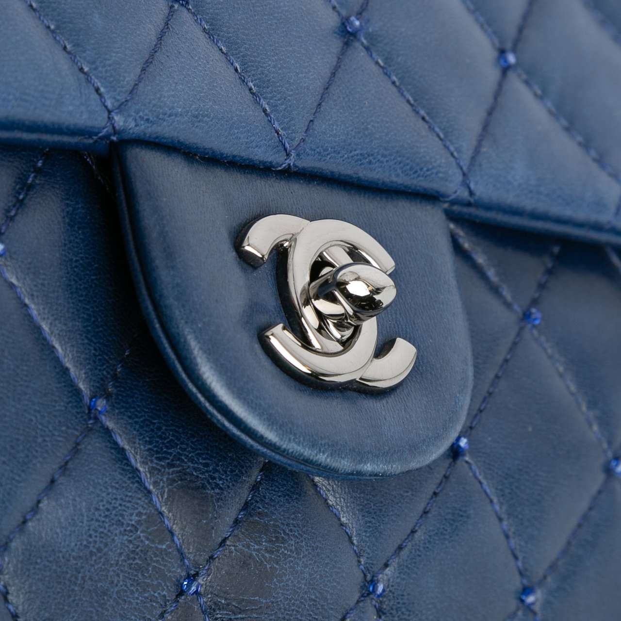 Chanel Small Quilted Lambskin Beaded Single Flap Blauw