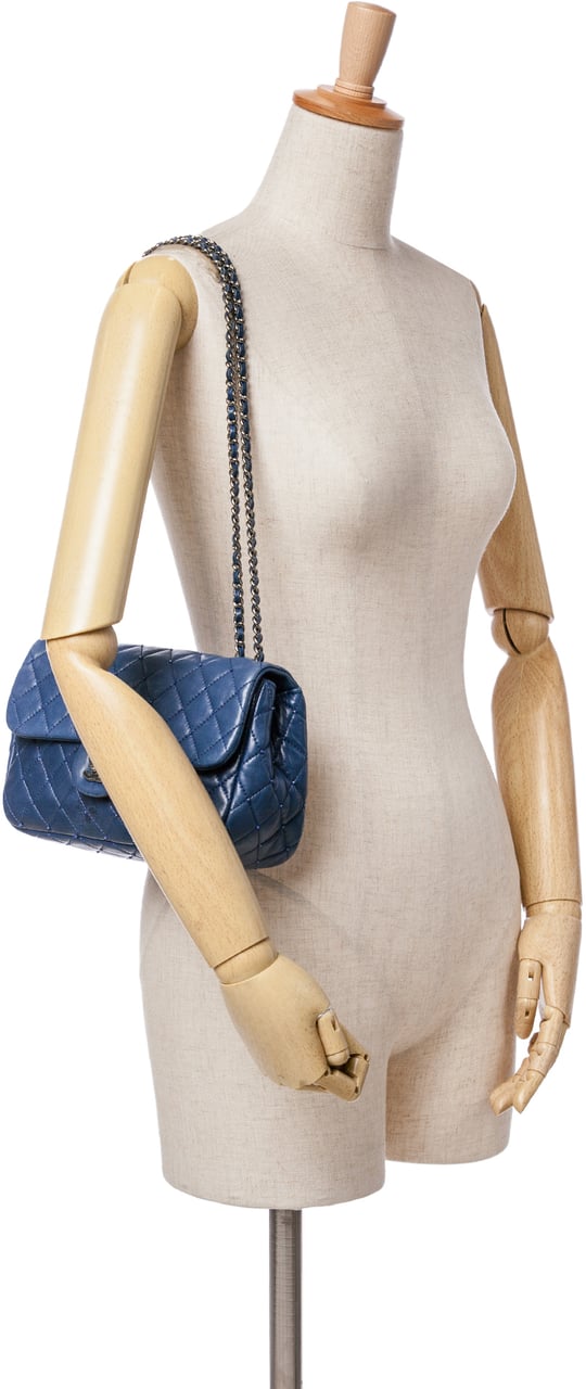 Chanel Small Quilted Lambskin Beaded Single Flap Blauw