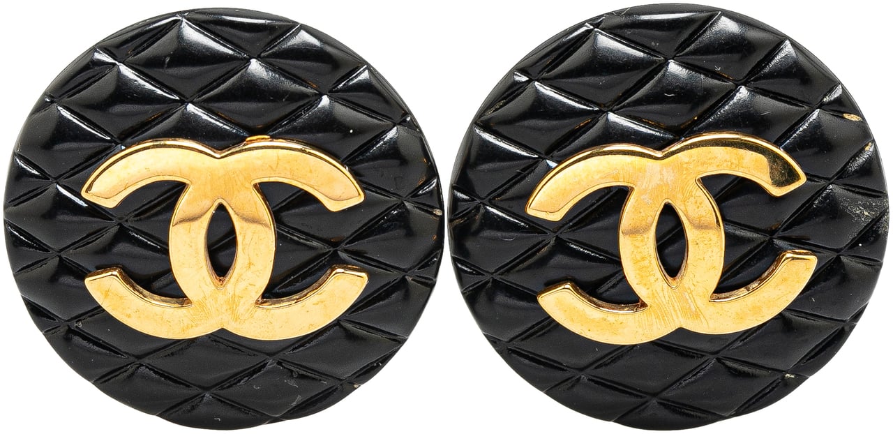 Chanel Resin Quilted CC Button Clip On Earrings Zwart