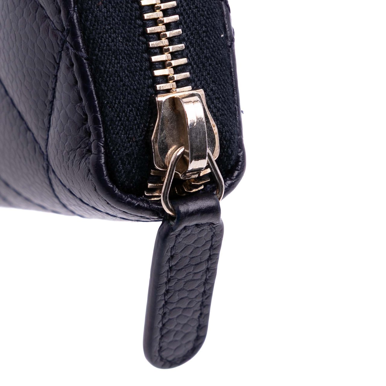 Chanel CC Quilted Caviar Zip Around Long Wallet Blauw
