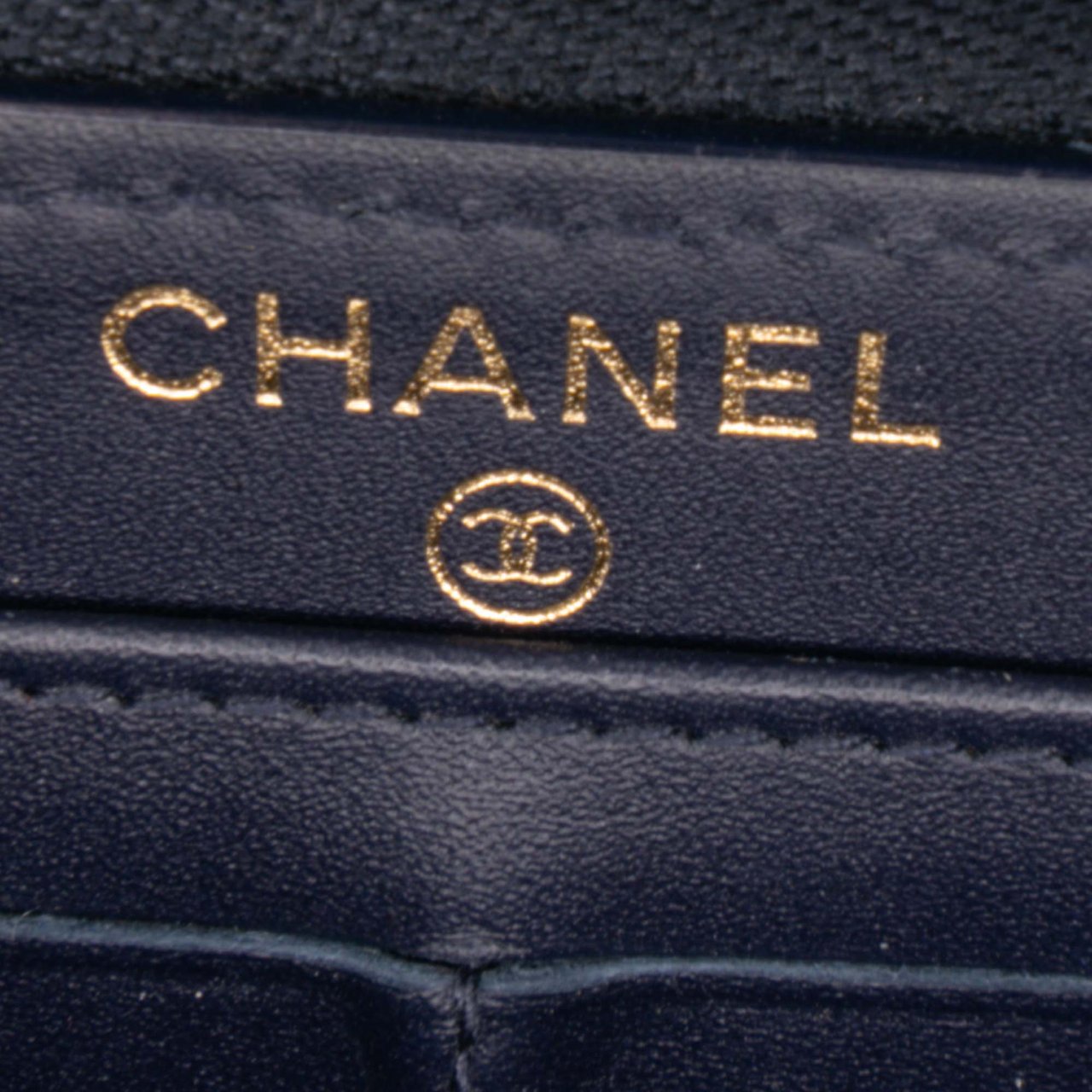 Chanel CC Quilted Caviar Zip Around Long Wallet Blauw
