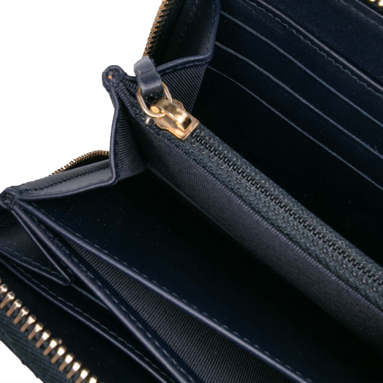 Chanel CC Quilted Caviar Zip Around Long Wallet Blauw