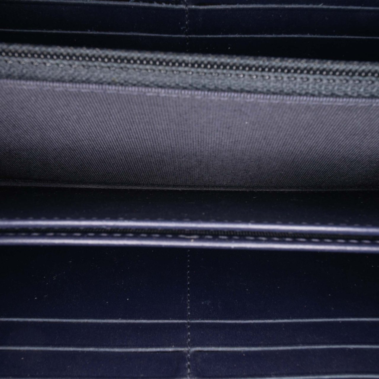 Chanel CC Quilted Caviar Zip Around Long Wallet Blauw
