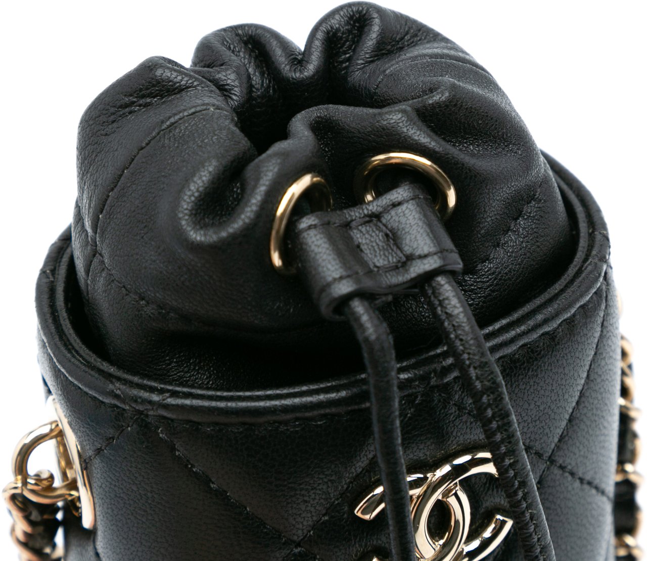 Chanel Micro Quilted Lambskin Drawstring Bucket Bag Zwart
