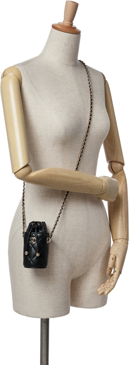 Chanel Micro Quilted Lambskin Drawstring Bucket Bag Zwart