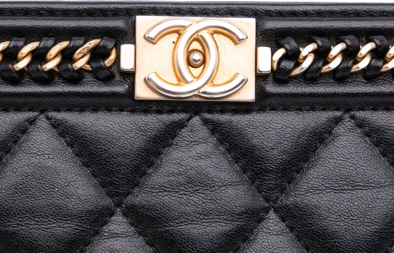 Chanel Quilted Calfskin Chain Around Boy Wallet On Chain Zwart