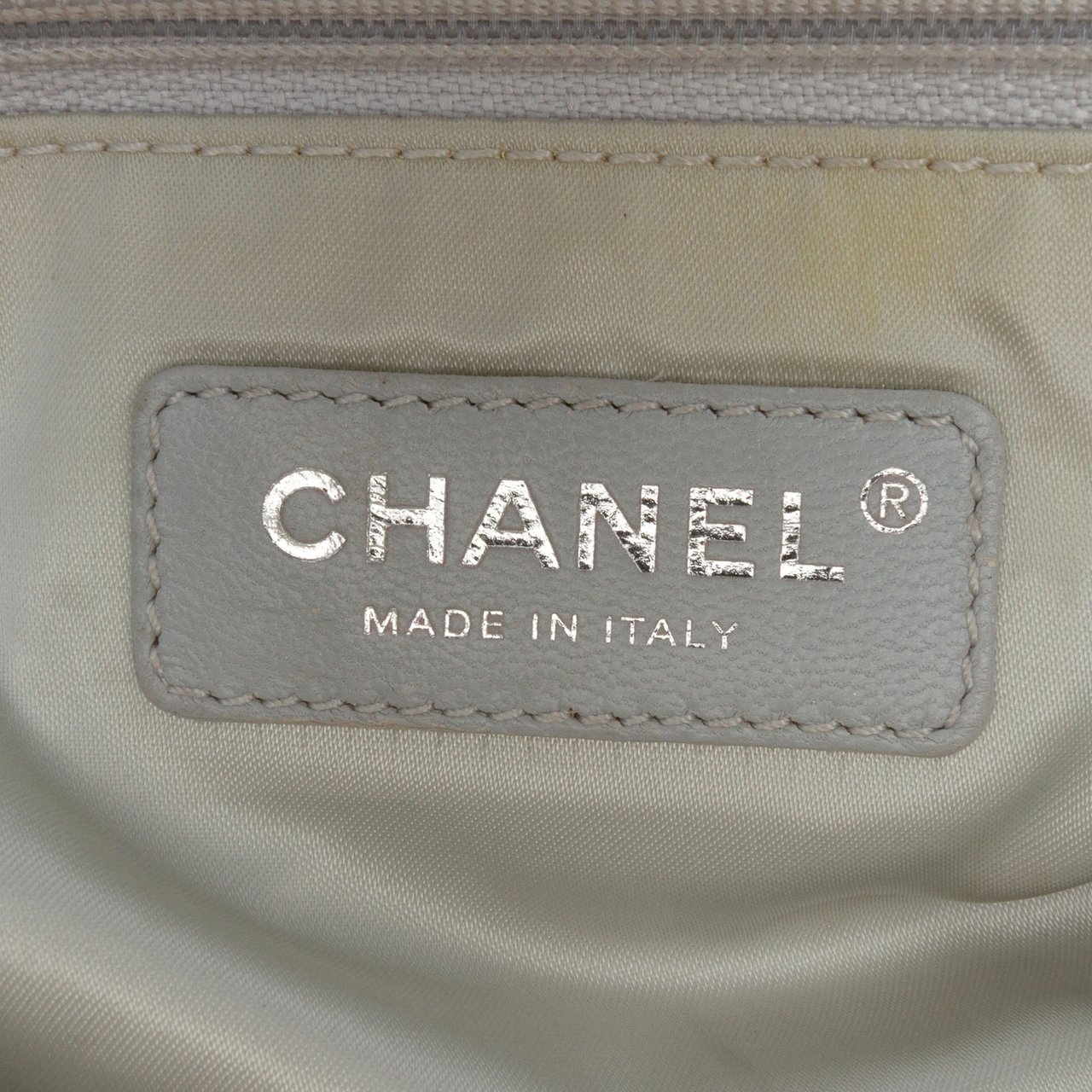 Chanel Medium Quilted Lurex Ground Control Pluto Glitter Flap Zilver