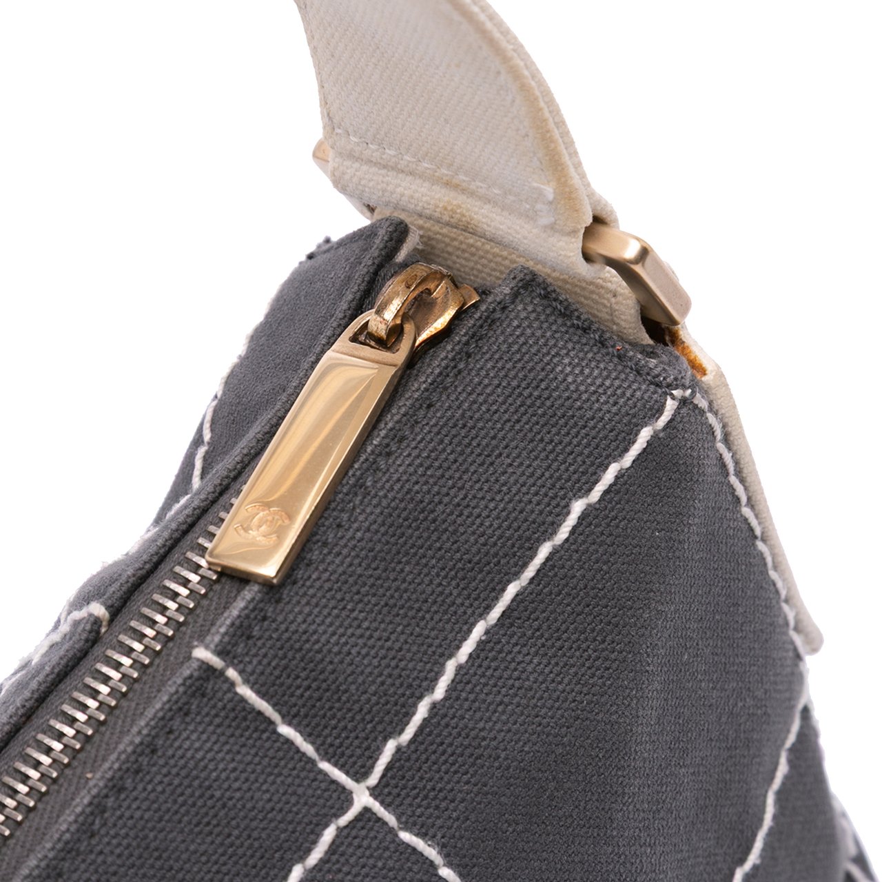 Chanel CC Chocolate Bar Canvas Shoulder Bag Zwart