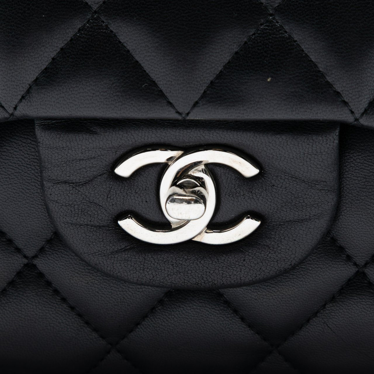 Chanel Jumbo Classic Lambskin Double Flap Zwart