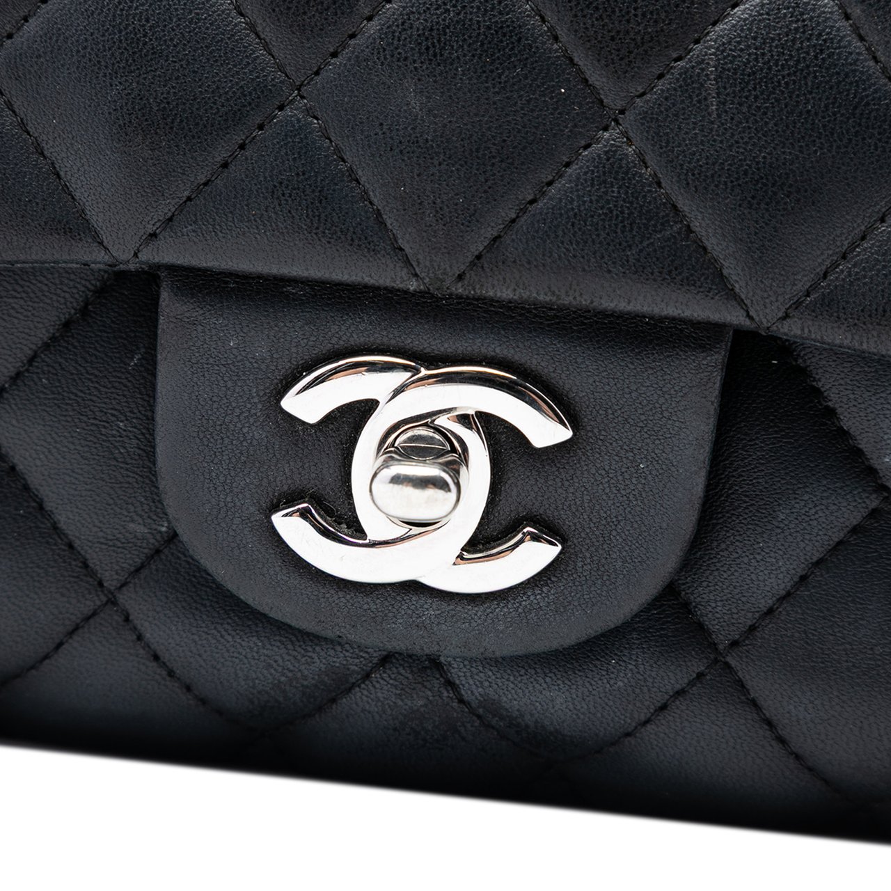 Chanel Medium Classic Lambskin Double Flap Zwart