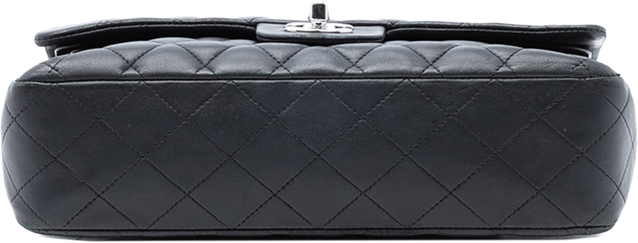 Chanel Medium Classic Lambskin Double Flap Zwart