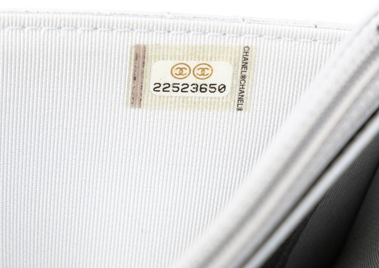 Chanel CC Chevron Metallic Lambskin Wallet On Chain Zilver