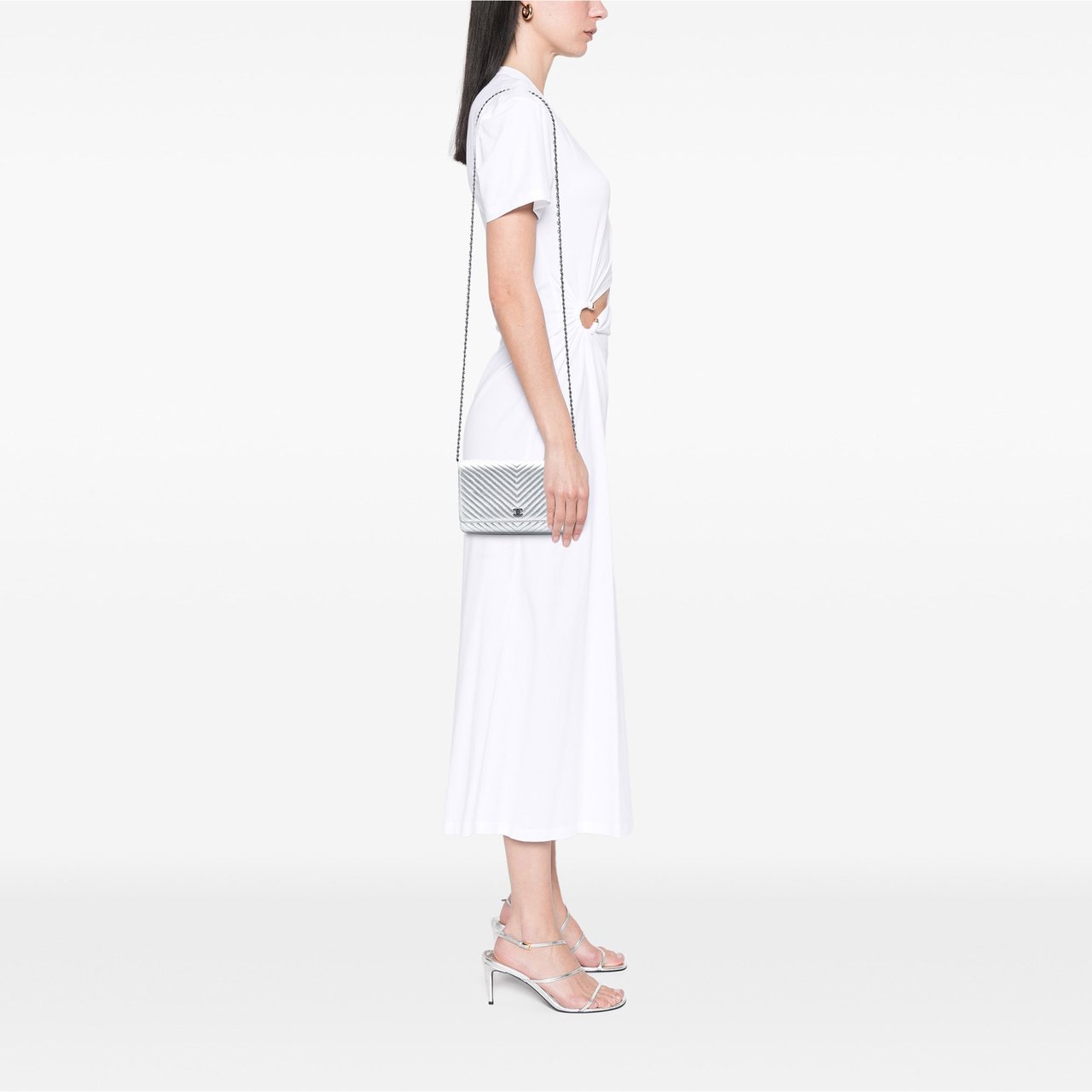 Chanel CC Chevron Metallic Lambskin Wallet On Chain Zilver