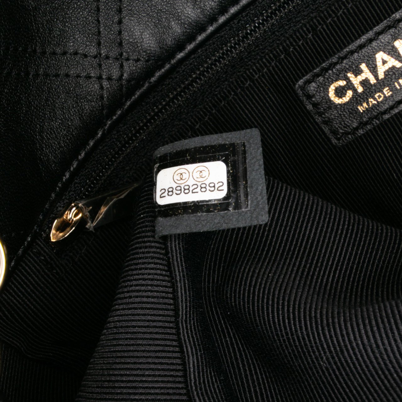 Chanel Medium Quilted Lambskin Pearl Studs Flap Zwart
