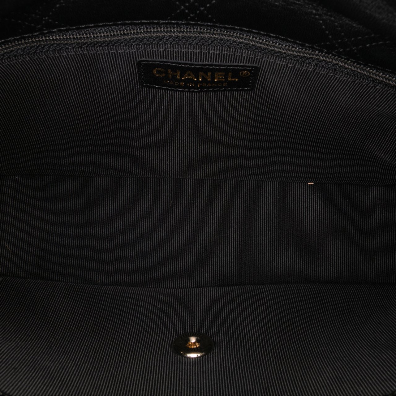 Chanel Medium Quilted Lambskin Pearl Studs Flap Zwart