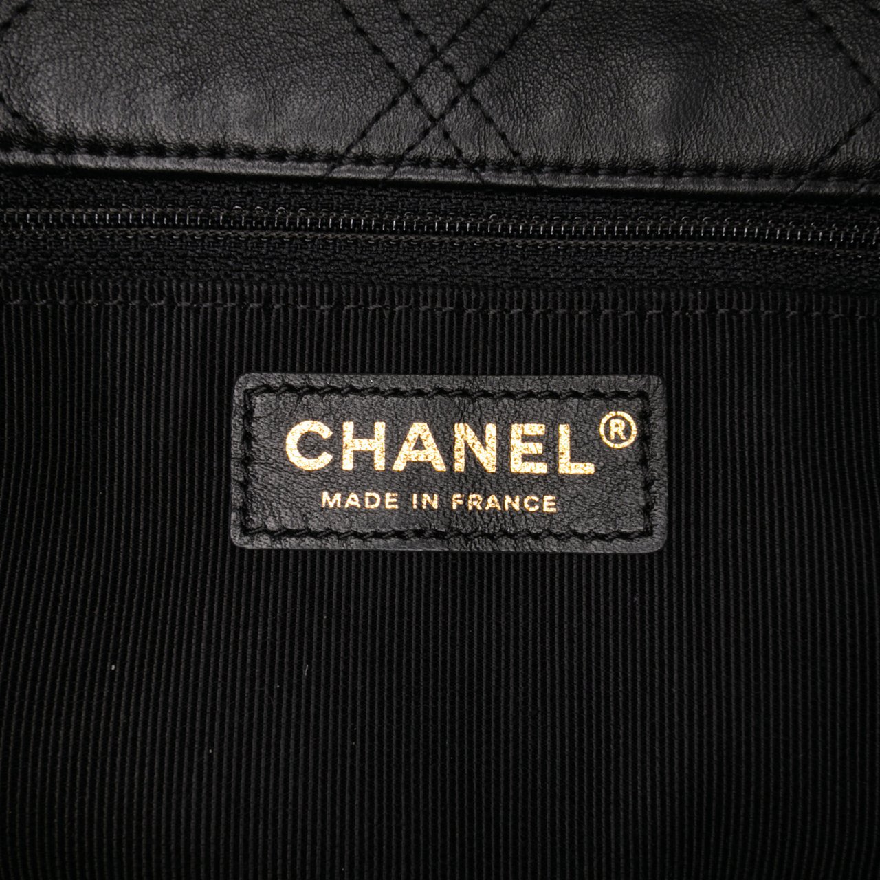 Chanel Medium Quilted Lambskin Pearl Studs Flap Zwart