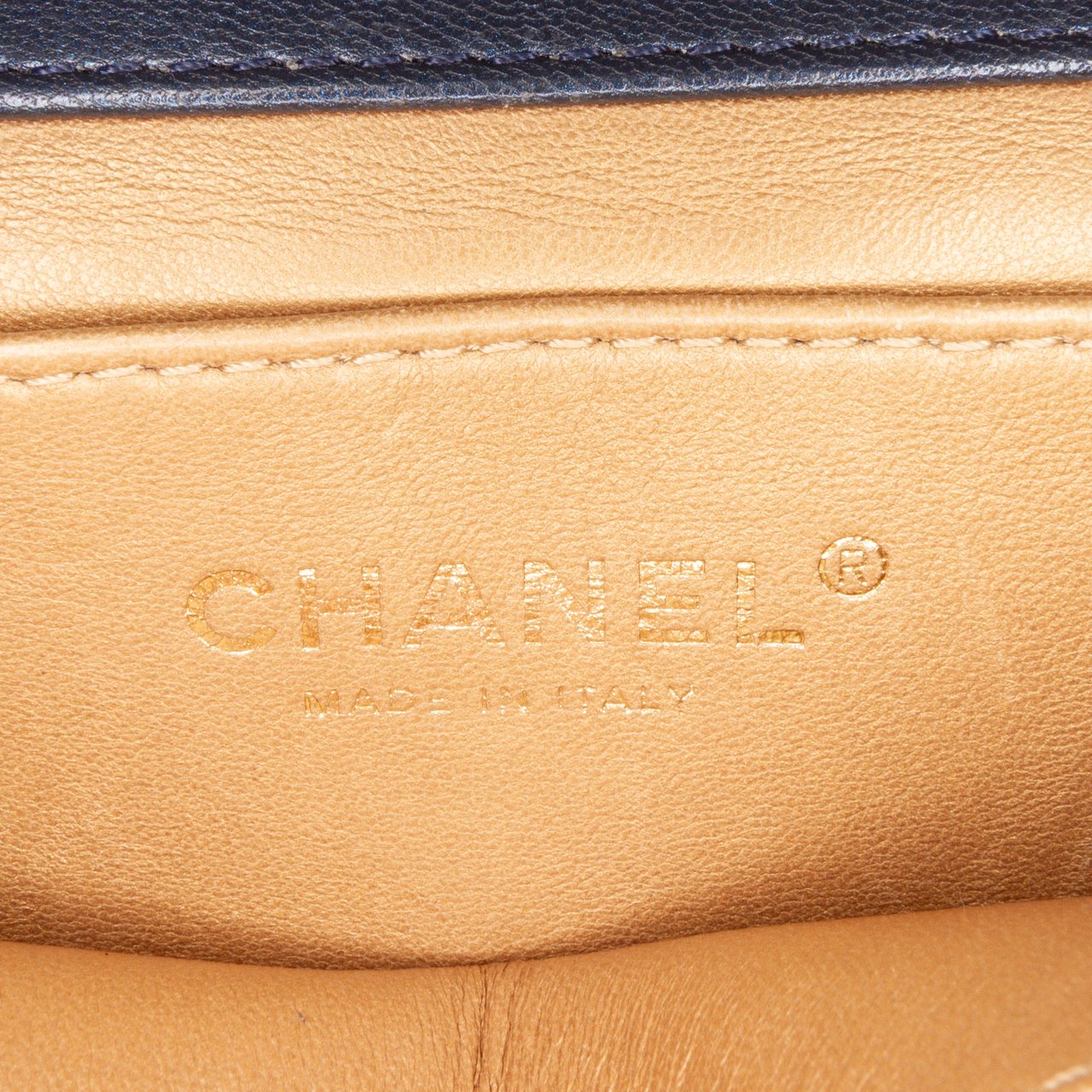 Chanel Small Lambskin Chic Pearls Flap Blauw