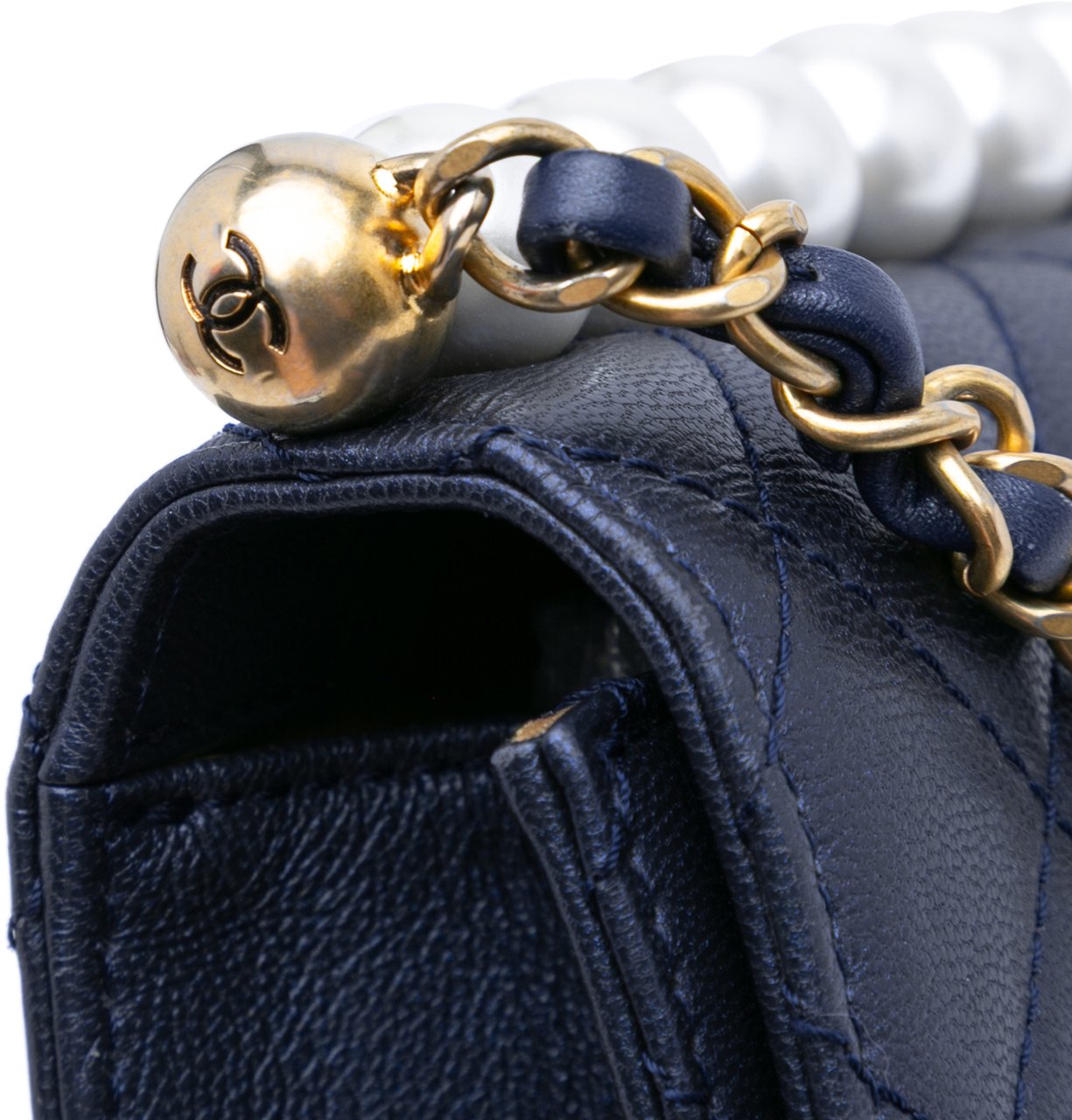 Chanel Small Lambskin Chic Pearls Flap Blauw