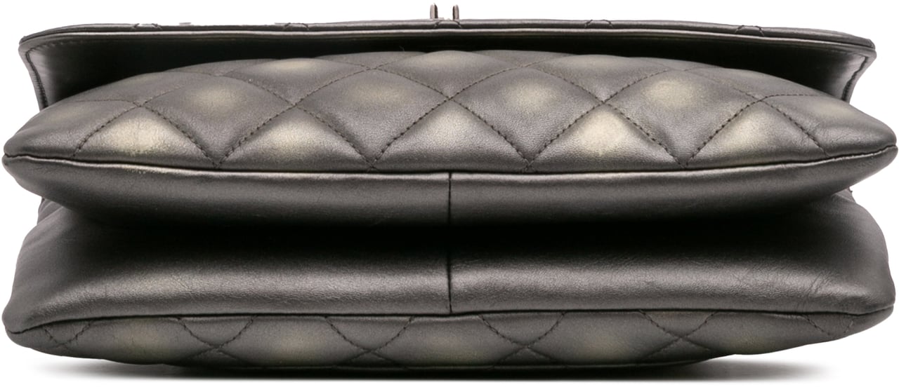 Chanel Quilted Metallic Lambskin Trendy CC Flap Grijs