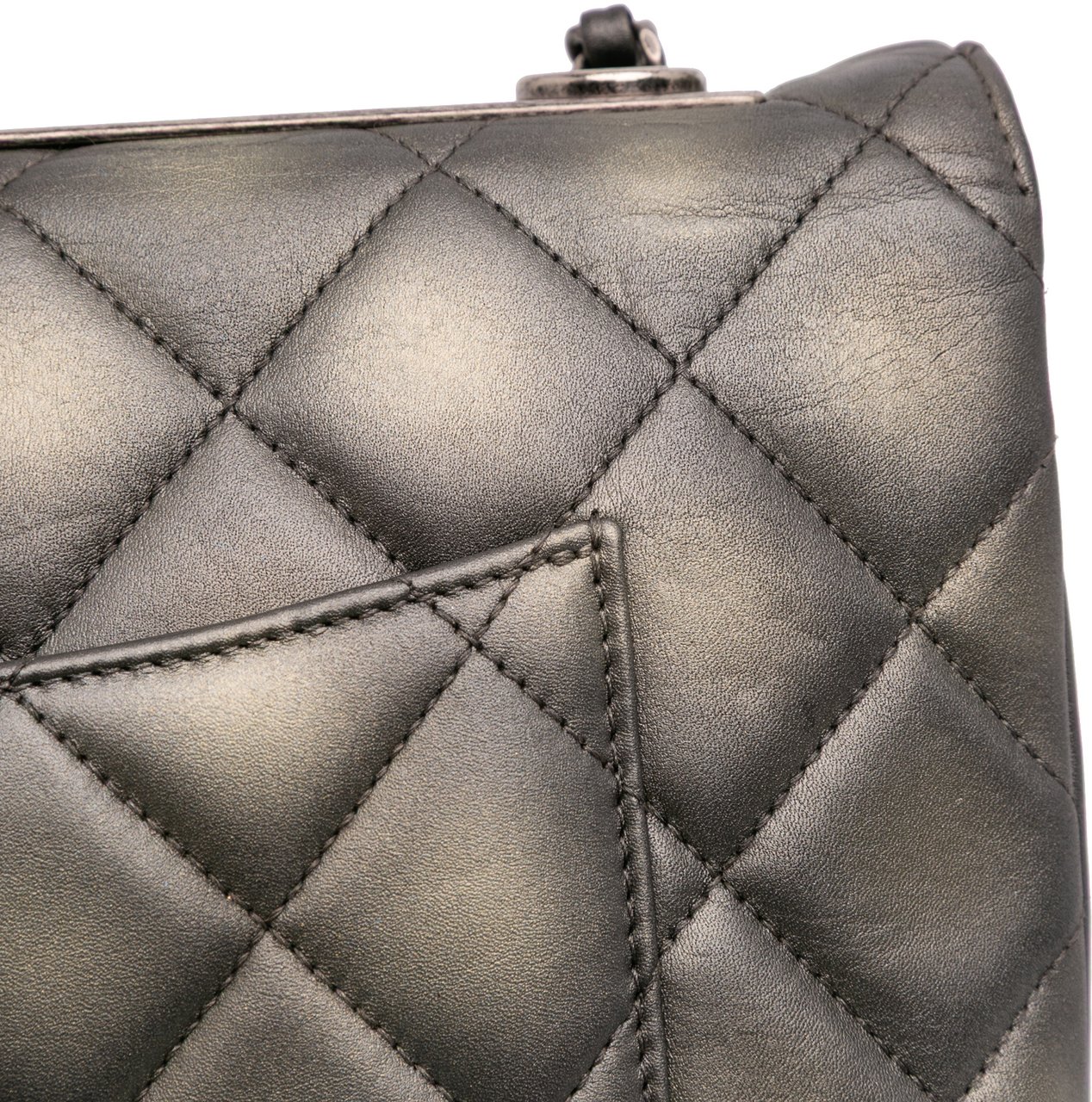 Chanel Quilted Metallic Lambskin Trendy CC Flap Grijs