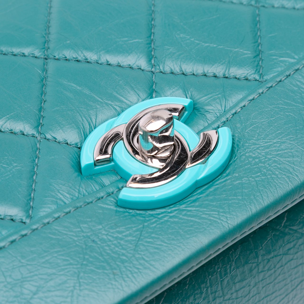 Chanel Medium Crumpled Calfskin Bi Vintage Full Flap Blauw